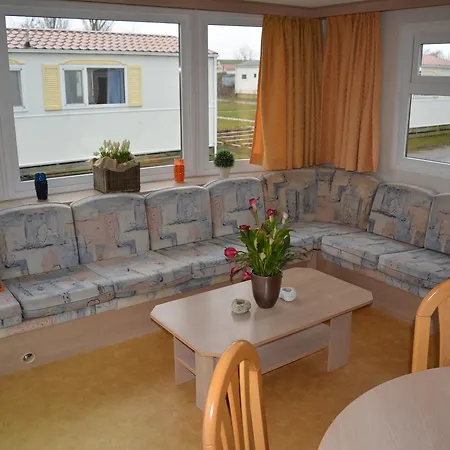 Holiday Chalet 2 *
